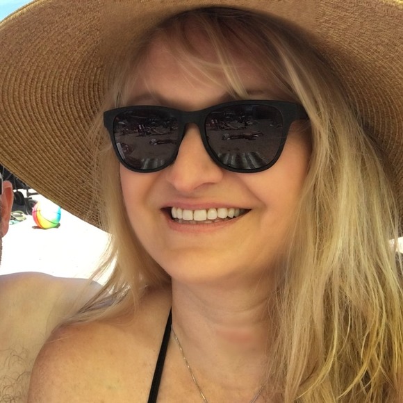 Meet your Posher, Denise - Picture 1 of 1